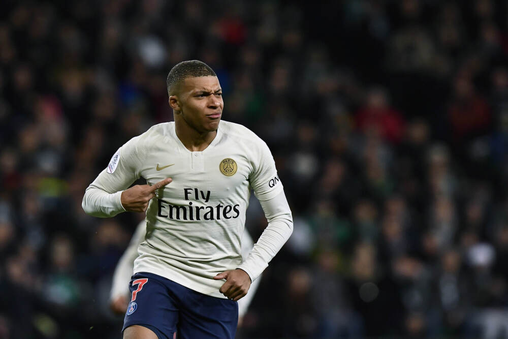 每日一句丨树叶颤动的时候，我们知道风在那儿了